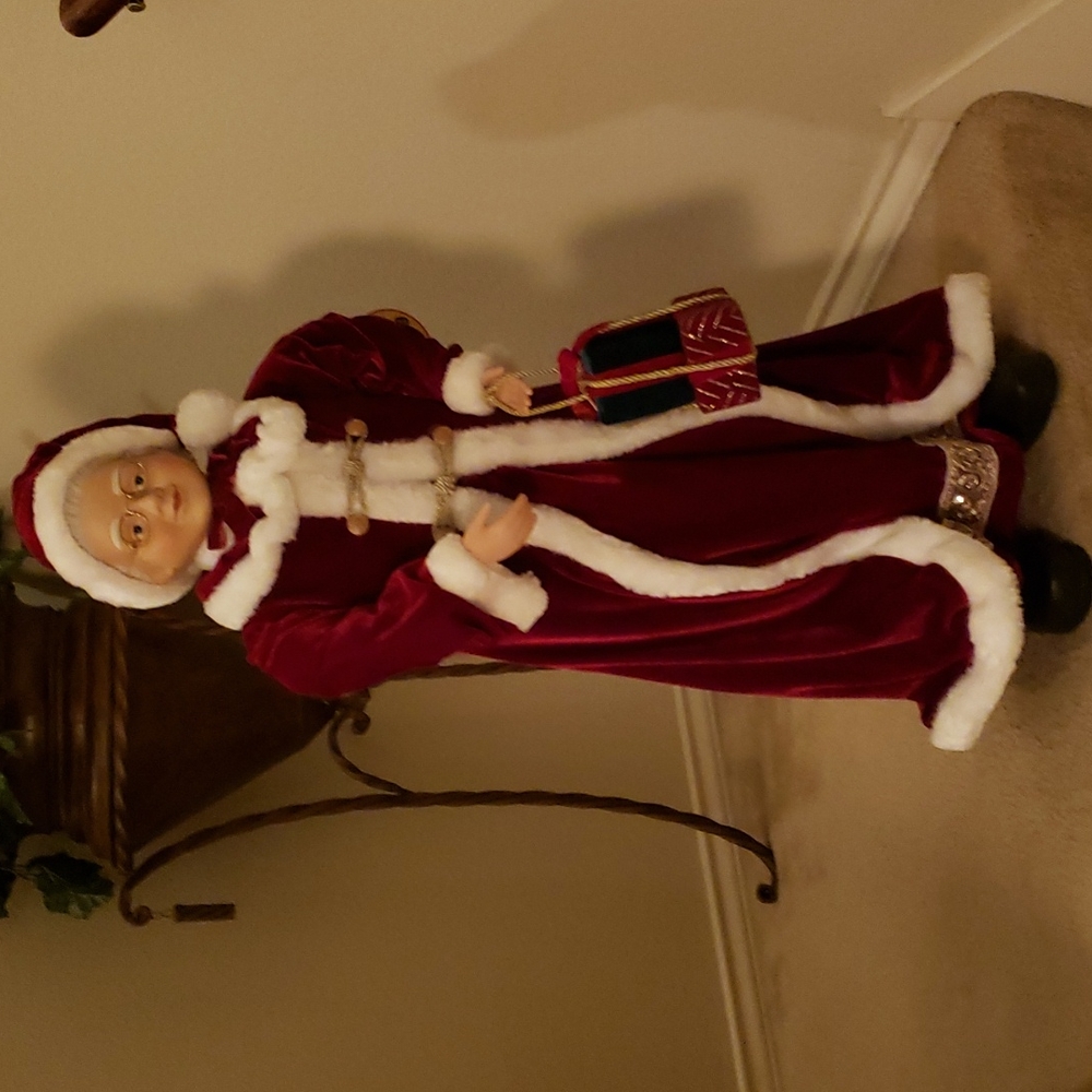 34' inch Mrs. Claus